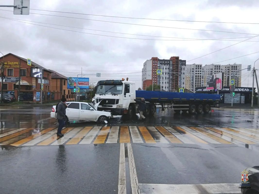 Сегодня в 10:32 часов в Госавтоинспекцию поступило сообщение о дорожно-транспортном происшествии в Центральном округе Сегодня в 10:32 часов в Госавтоинспекцию поступило сообщение о дорожно-транспортном происшествии в Центральном округе