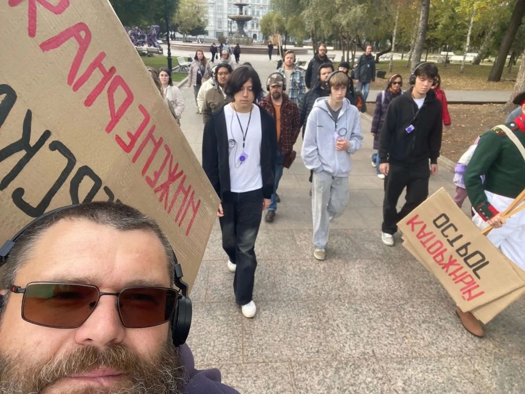 В Омской крепости прошел первый показ спектакля-променада «Омск Достоевского» В Омской крепости прошел первый показ спектакля-променада «Омск Достоевского»