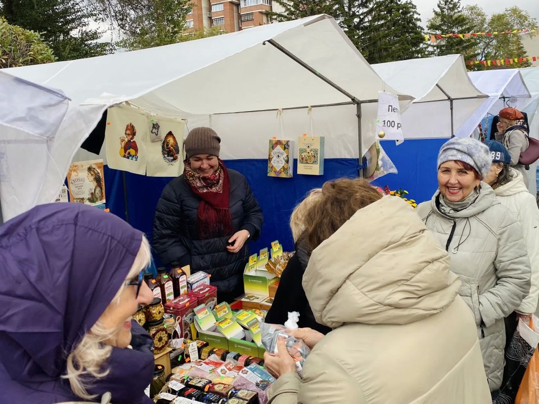 На бульваре Леонида Мартынова развернулась «Покровская ярмарка»! На бульваре Леонида Мартынова развернулась «Покровская ярмарка»!