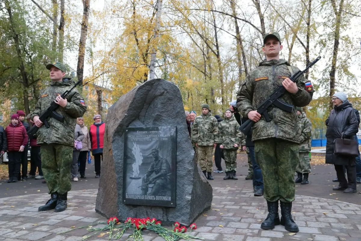 Памятник воинам-афганцам и герою Борису Суворову открыли в Омске