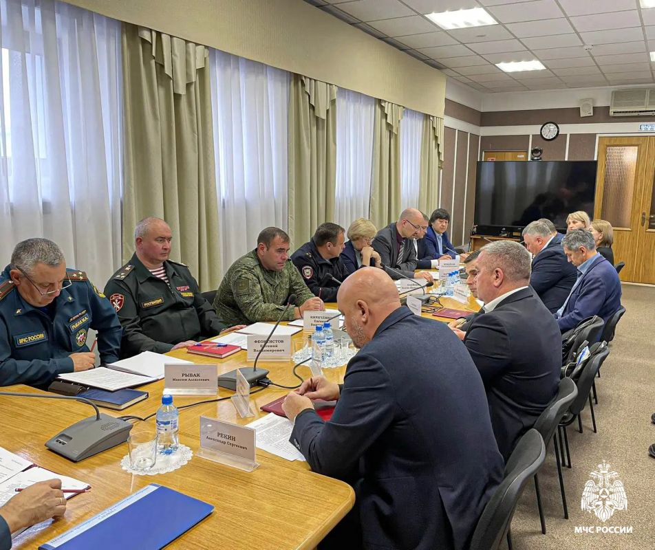 В рамках проведения Всероссийской штабной тренировки в Правительстве Омской области состоялось заседание областной эвакуационной комиссии под руководством начальника Главного управления МЧС России по Омской области... В рамках проведения Всероссийской штабной тренировки в Правительстве Омской области состоялось заседание областной эвакуационной комиссии под руководством начальника Главного управления МЧС России по Омской области...