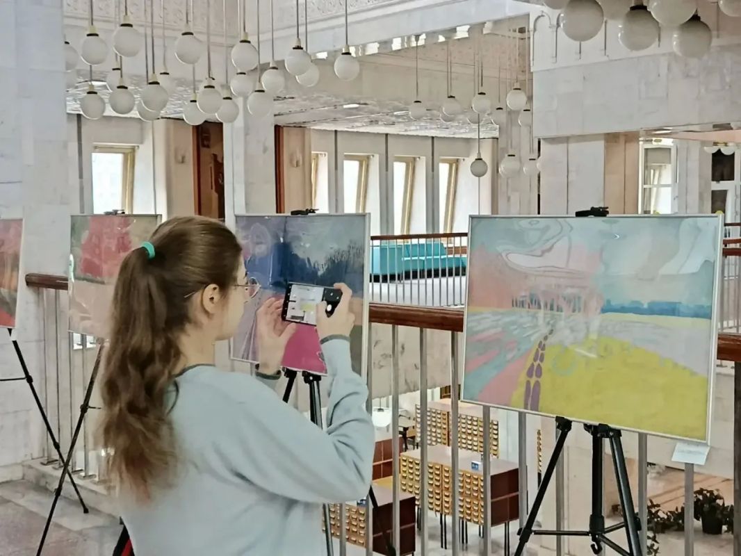В Омске открылась выставка работ авторов с психиатрическим опытом «Рецепт на искусство» В Омске открылась выставка работ авторов с психиатрическим опытом «Рецепт на искусство»