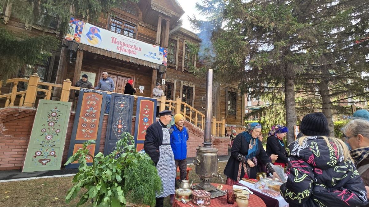 На Бульваре Мартынова развернулись народные гуляния На Бульваре Мартынова развернулись народные гуляния