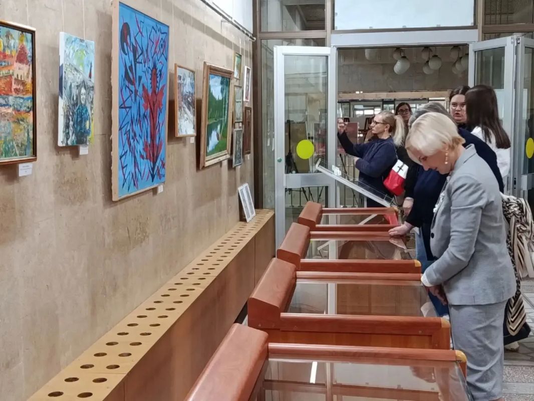 В Омске открылась выставка работ авторов с психиатрическим опытом «Рецепт на искусство» В Омске открылась выставка работ авторов с психиатрическим опытом «Рецепт на искусство»