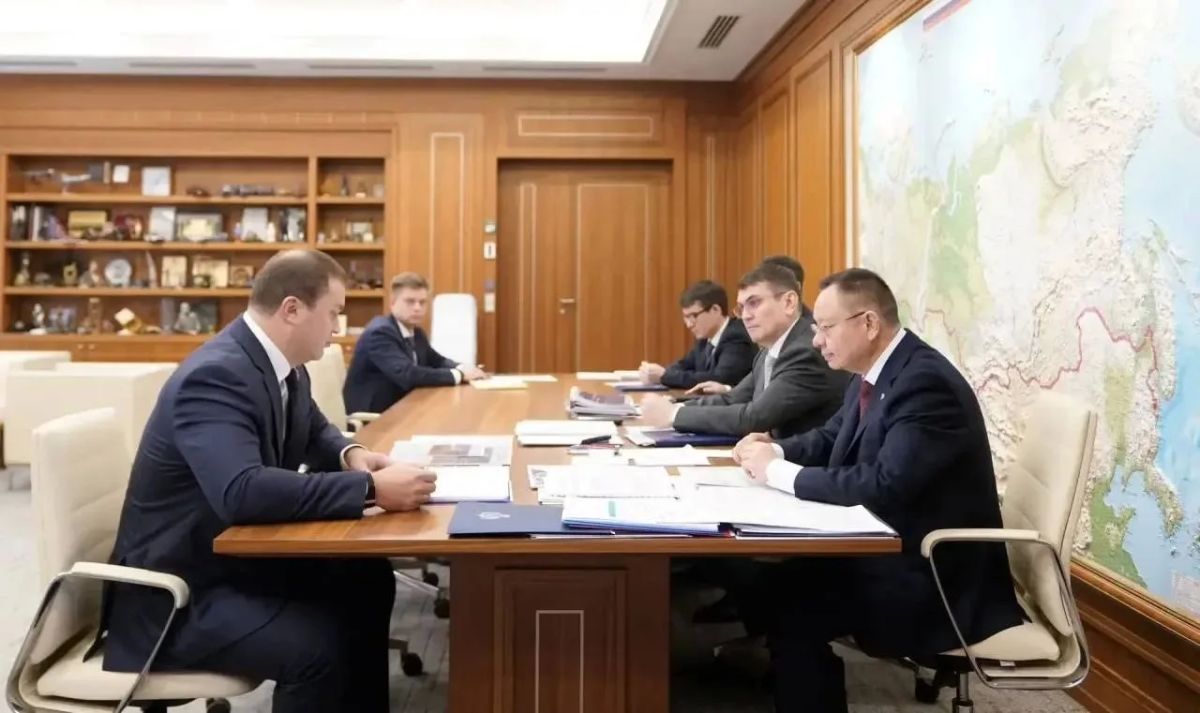 Виталий Хоценко обсудил с главой Минстроя восстановление прав дольщиков и благоустройство