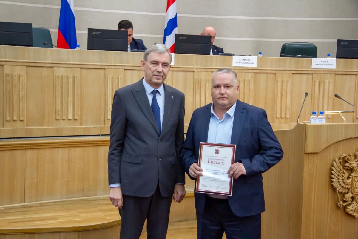 Александр Артемов поздравил омских работников дорожного хозяйства с профессиональным праздником Александр Артемов поздравил омских работников дорожного хозяйства с профессиональным праздником