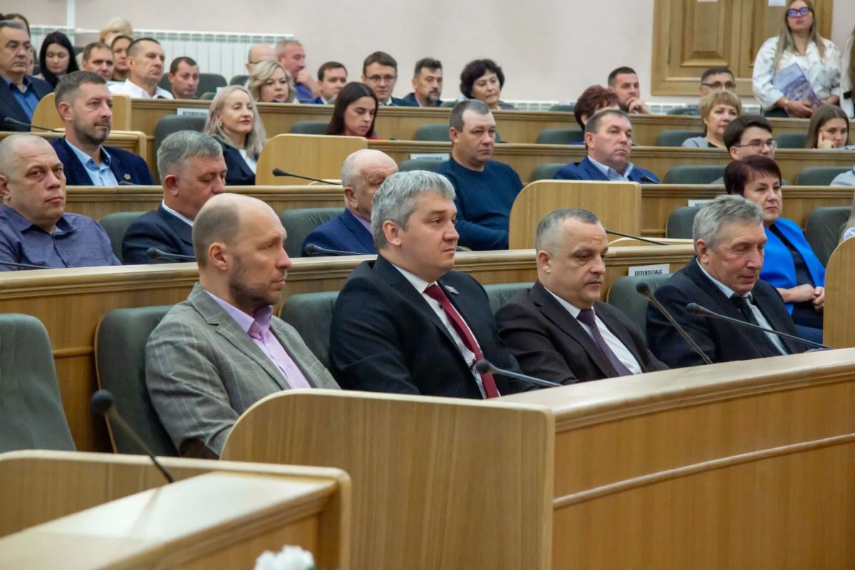 Александр Артемов поздравил омских работников дорожного хозяйства с профессиональным праздником Александр Артемов поздравил омских работников дорожного хозяйства с профессиональным праздником