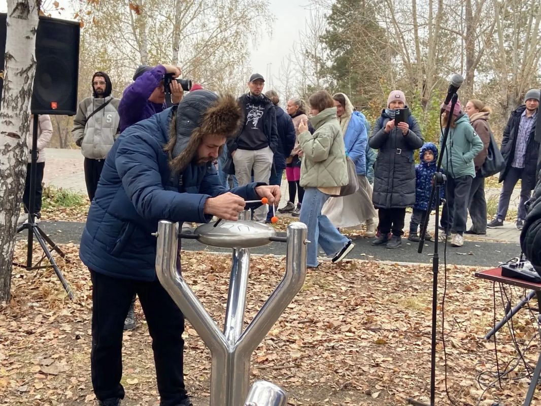 В Советском парке откроют новые музыкальные скульптуры «Бас Курант» и «Тонг Драм» В Советском парке откроют новые музыкальные скульптуры «Бас Курант» и «Тонг Драм»