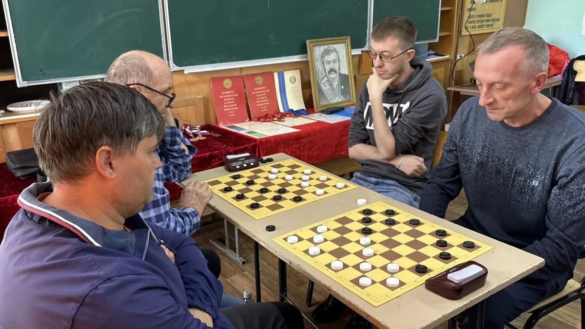 В Таврическом районе в 31-й раз прошли соревнования по русским шашкам памяти одного из лидеров омских шахматистов и шашистов 60-х годов Николая Берковского В Таврическом районе в 31-й раз прошли соревнования по русским шашкам памяти одного из лидеров омских шахматистов и шашистов 60-х годов Николая Берковского