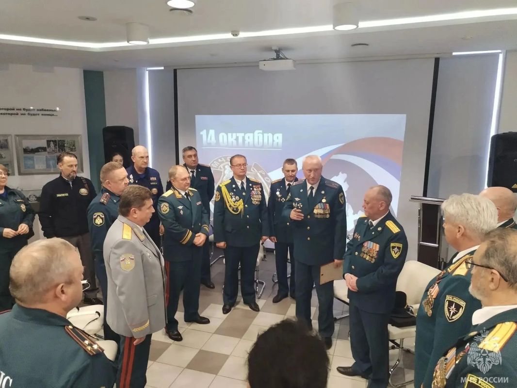 Сборы ветеранских советов Сибири объединили поколения спасателей Сборы ветеранских советов Сибири объединили поколения спасателей