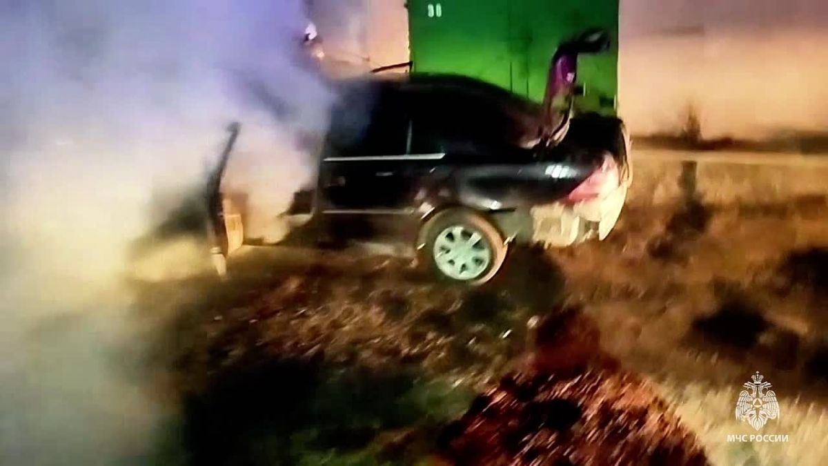 #пожарызасутки. 14 октября в 21:00 В микрорайоне Входном в гаражном кооперативе горел припаркованный автомобиль