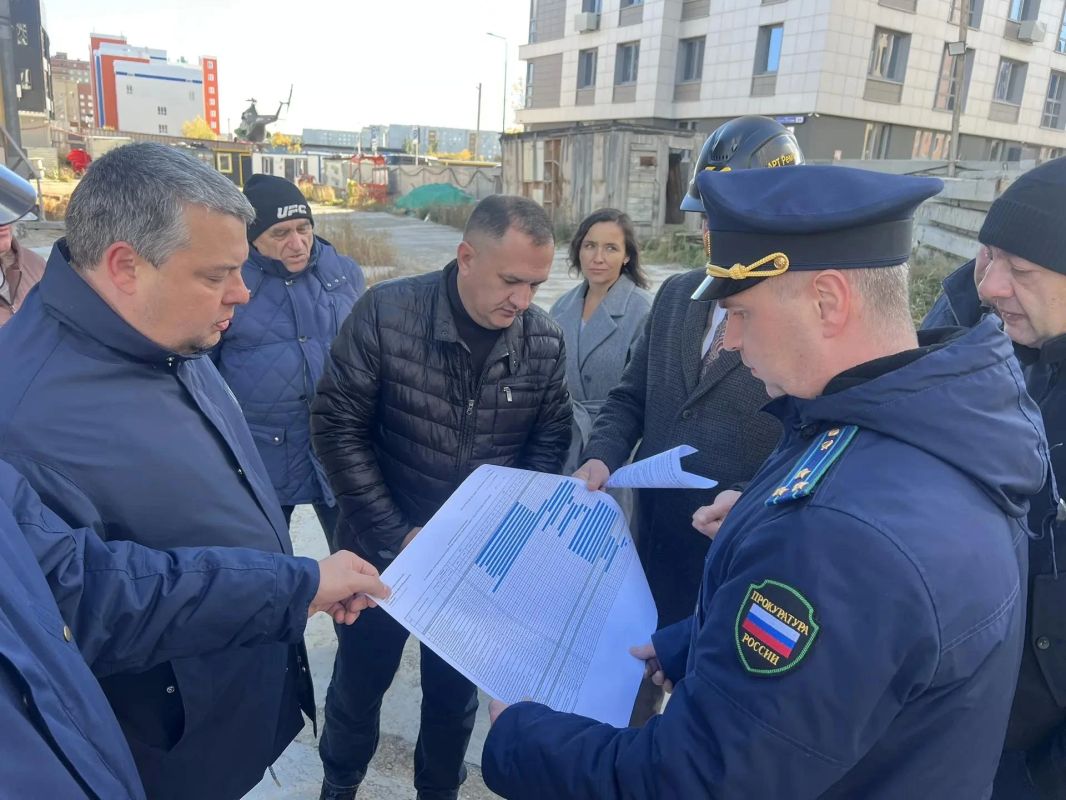 Заместитель прокурора Омской области проверил ход строительства проблемного многоквартирного дома в Кировском округе Заместитель прокурора Омской области проверил ход строительства проблемного многоквартирного дома в Кировском округе