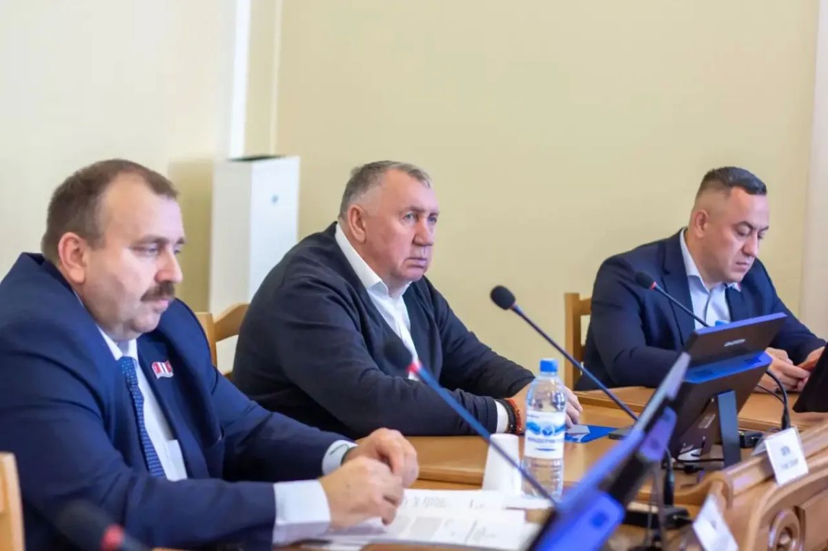 Профильный комитет обсудил меры по противодействию нелегальной занятости на территории региона Профильный комитет обсудил меры по противодействию нелегальной занятости на территории региона