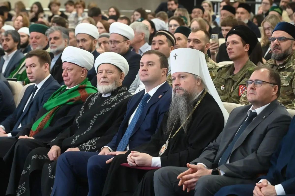 Виталий Хоценко открыл в Омске международную межконфессиональную конференцию Виталий Хоценко открыл в Омске международную межконфессиональную конференцию