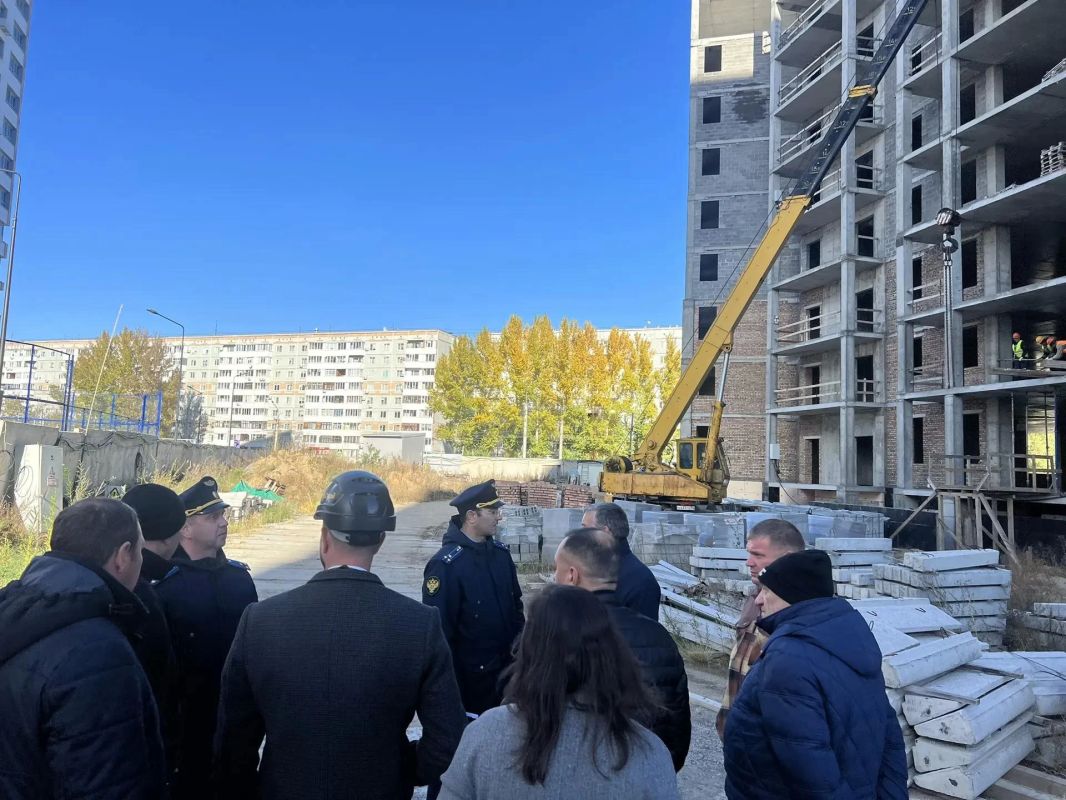 Заместитель прокурора Омской области проверил ход строительства проблемного многоквартирного дома в Кировском округе Заместитель прокурора Омской области проверил ход строительства проблемного многоквартирного дома в Кировском округе