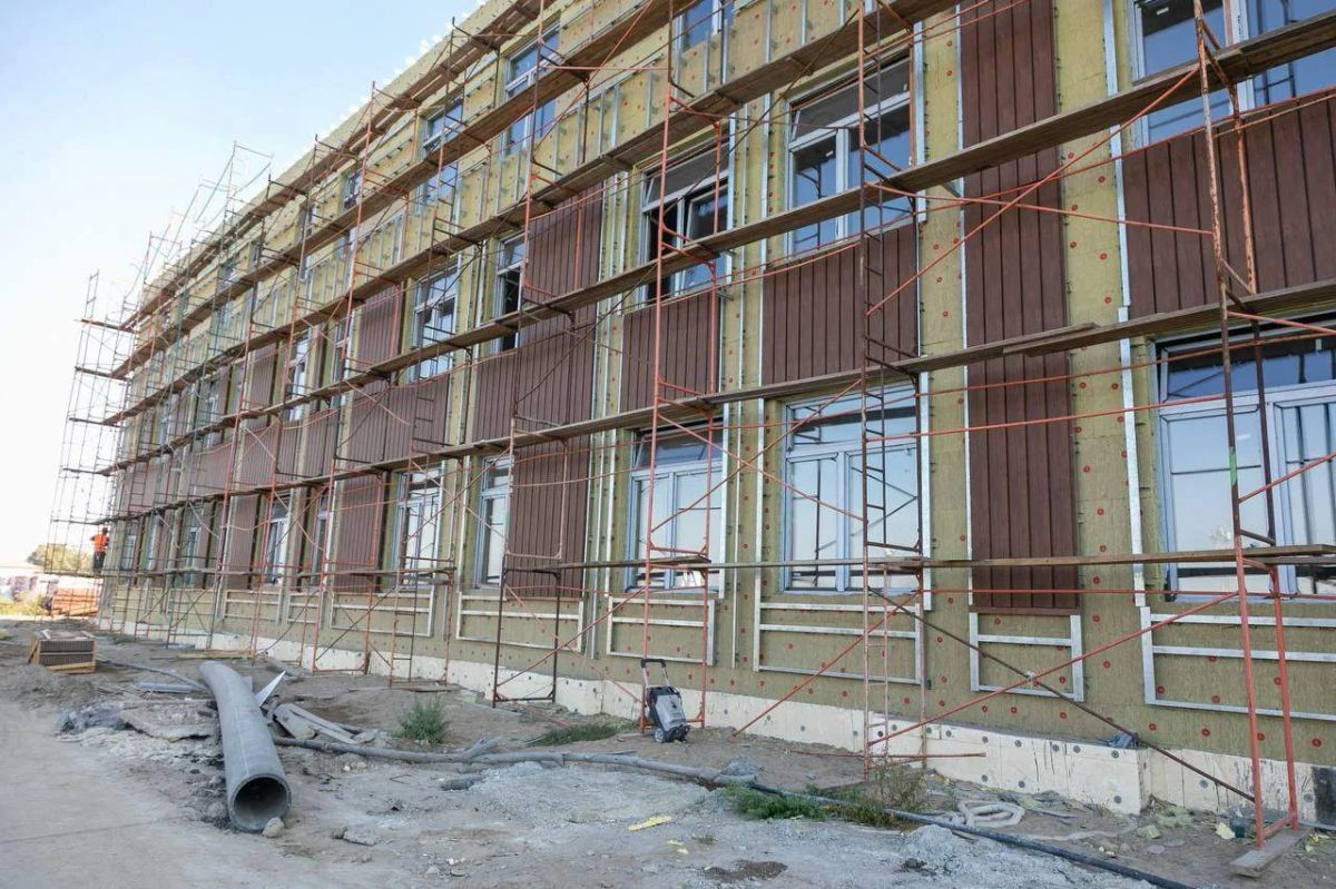 Новая школа в Одесском районе обретает финальный облик