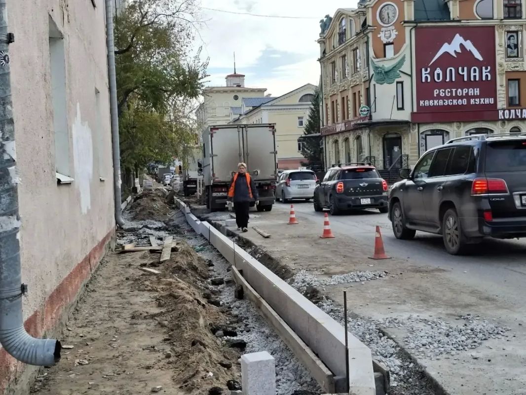 Омичам показали, как благоустраивают подходы к площади Бухгольца Омичам показали, как благоустраивают подходы к площади Бухгольца