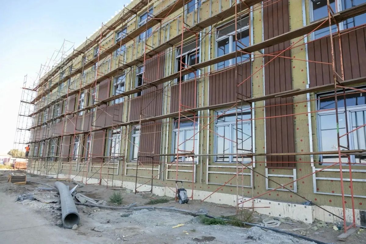 Виталий Хоценко: В селе Одесское продолжается строительство школы на 550 мест