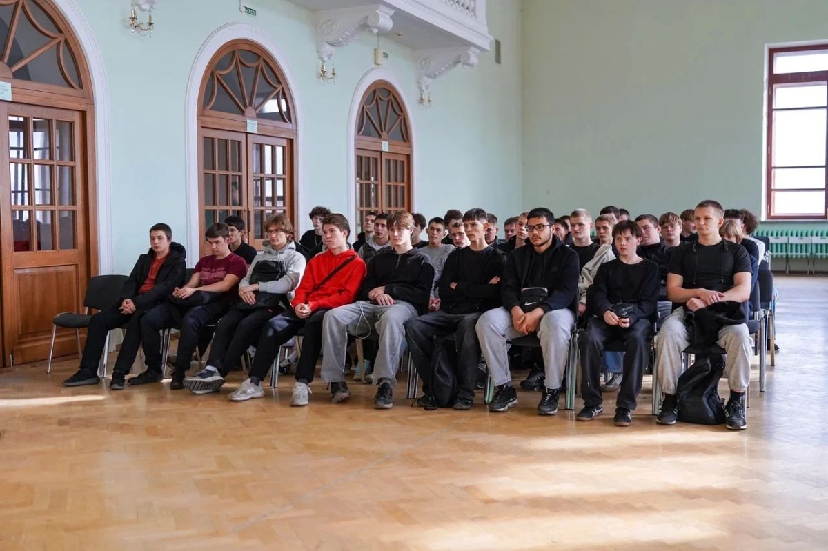 «Слепое пятно»: в Омске студентов учили распознавать вербовщиков «Слепое пятно»: в Омске студентов учили распознавать вербовщиков