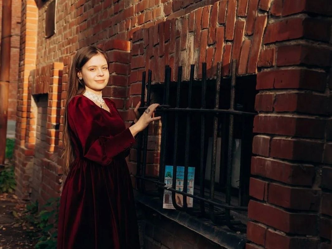 Омичей приглашают на презентацию книги "За фасадом с лепниной Омичей приглашают на презентацию книги "За фасадом с лепниной