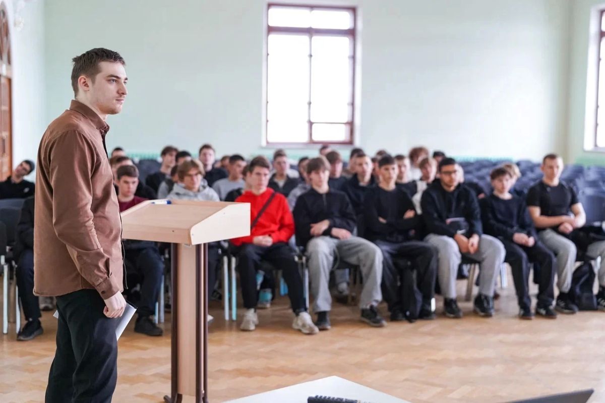 «Слепое пятно»: в Омске студентов учили распознавать вербовщиков «Слепое пятно»: в Омске студентов учили распознавать вербовщиков