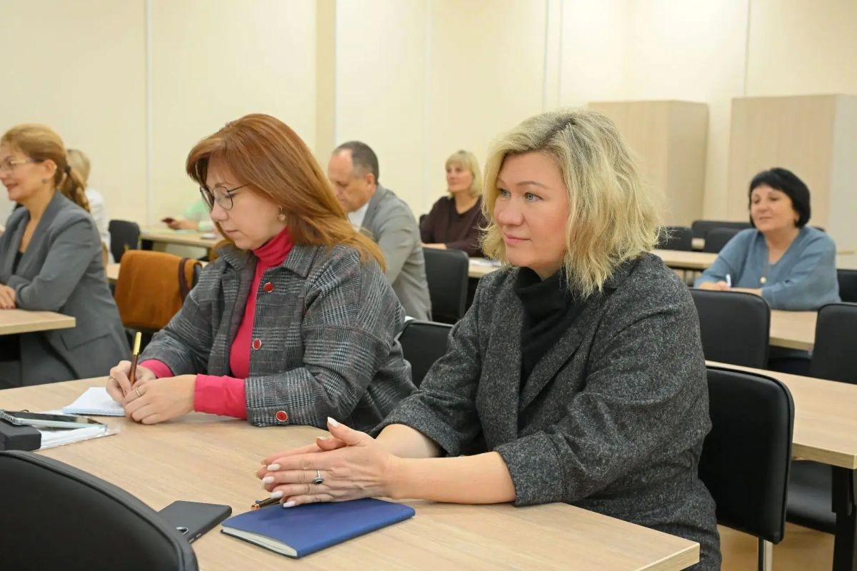 ОТ ЦИФР К РЕШЕНИЯМ: УПРАВЛЕНЦЫ РЕГИОНА ОСВАИВАЮТ ДЕМОГРАФИЧЕСКУЮ ПОЛИТИКУ В НОВОМ КУРСЕ МИНТРУДА И ОМГУ ОТ ЦИФР К РЕШЕНИЯМ: УПРАВЛЕНЦЫ РЕГИОНА ОСВАИВАЮТ ДЕМОГРАФИЧЕСКУЮ ПОЛИТИКУ В НОВОМ КУРСЕ МИНТРУДА И ОМГУ