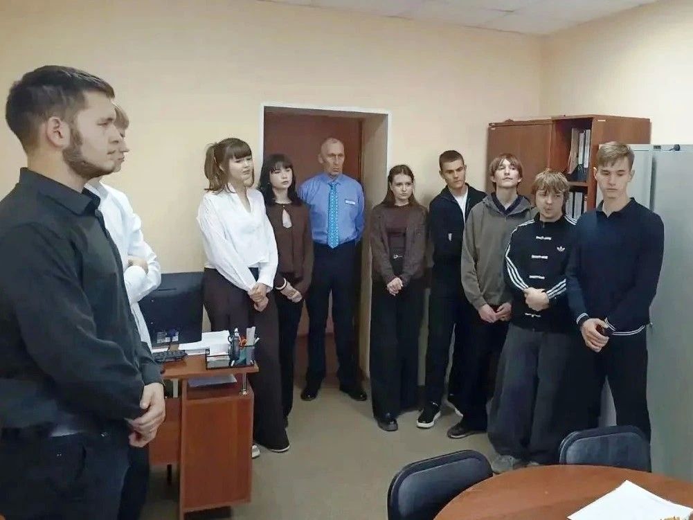 Старшеклассники Нововаршавской гимназии заглянули за кулисы полицейской службы Старшеклассники Нововаршавской гимназии заглянули за кулисы полицейской службы
