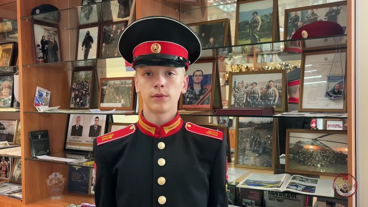 В рамках всероссийского ведомственного спецпроекта #ЯрасскажуВамОГерое кадет Омского кадетского военного корпуса Владимир Шипицин рассказал о подвиге старшего оперуполномоченного СОБР капитана милиции Охрименко Олега...