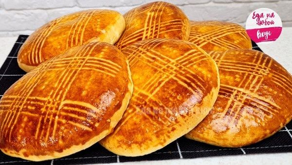 Золотистая гата с масляной крошкой — выпечка, которая покоряет с первого кусочка