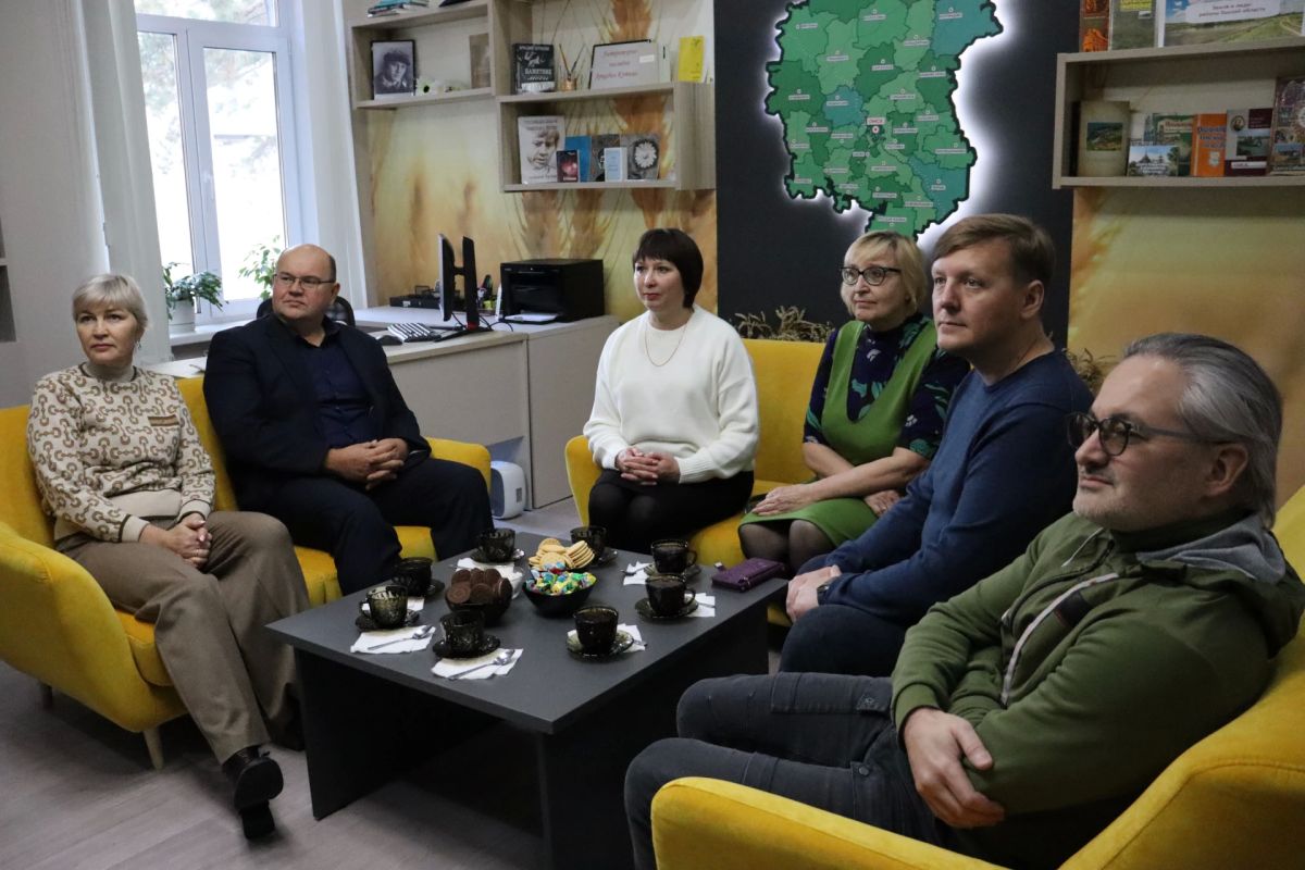 Гости из северной столицы посетили музей Аркадия Кутилова в Бражниково и увезли с собой ИИ-песни на стихи поэта Гости из северной столицы посетили музей Аркадия Кутилова в Бражниково и увезли с собой ИИ-песни на стихи поэта