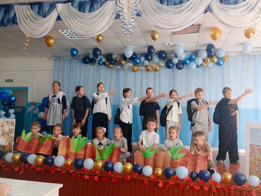 В Соловецкой школе Нижнеомского района открыли третий сезон «Битвы хоров» В Соловецкой школе Нижнеомского района открыли третий сезон «Битвы хоров»