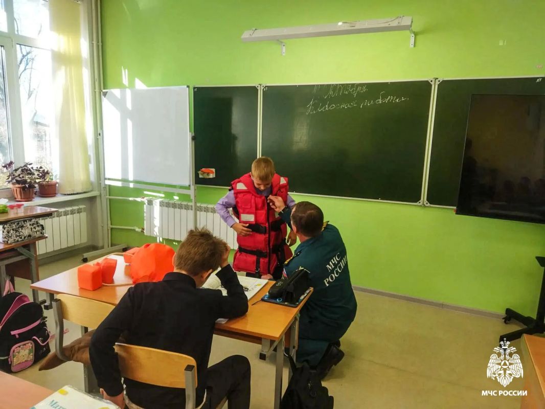 Безопасность на льду: в Омской области идёт масштабная профилактическая работа с детьми Безопасность на льду: в Омской области идёт масштабная профилактическая работа с детьми