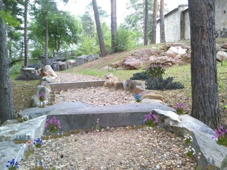 Как благоустроить склон: идеи для террас, лестниц и зелени