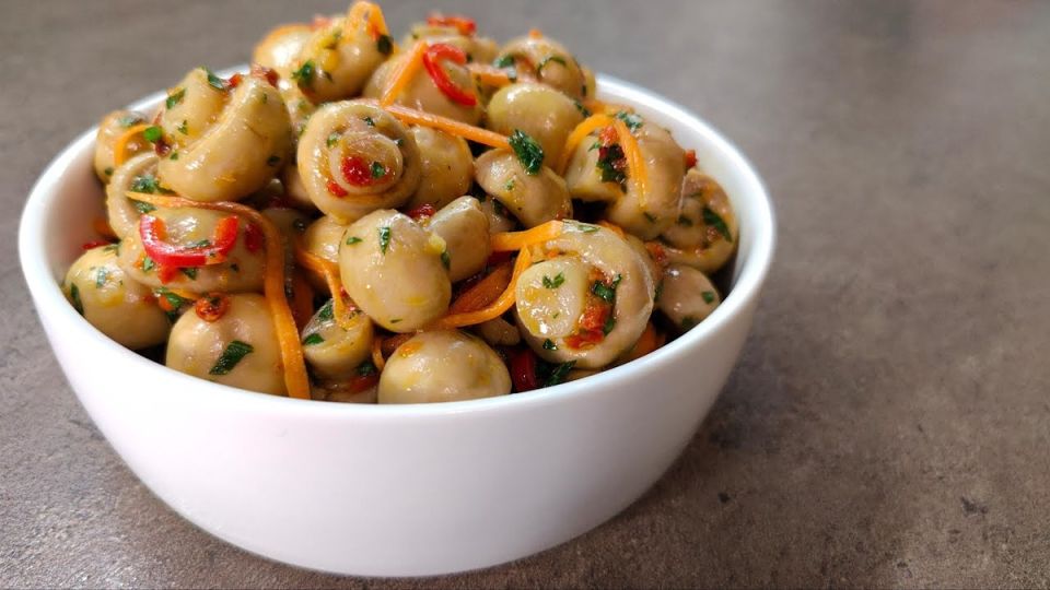 Почему маринованные шампиньоны – незаменимый деликатес на вашем столе