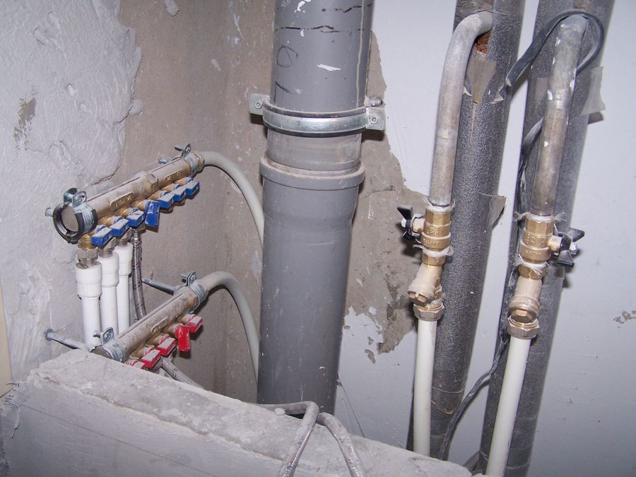 Как без забот поменять старые трубы в квартире за счет УК