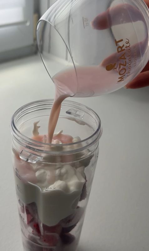 Летние десерты с изюминкой: вкусное мороженое для взрослых